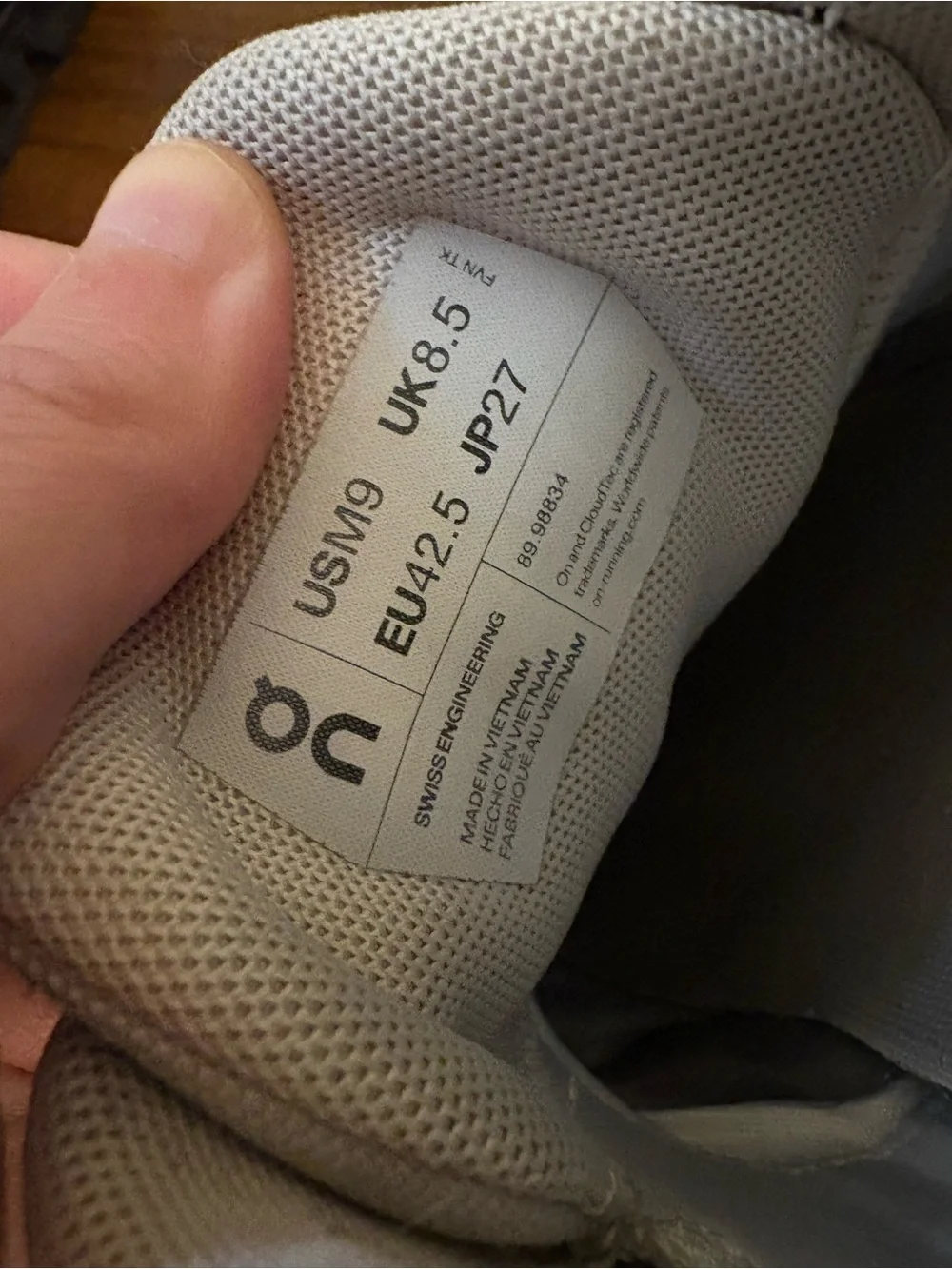 On Running Men’s Sneakers in Light Gray with Black Sole size 9